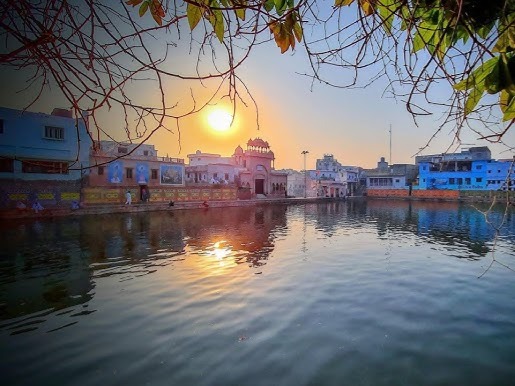 ರಾಧಾಕುಂಡ ಮತ್ತು ಗೋವರ್ಧನ